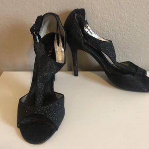 Clearance! Nina t-strap heels